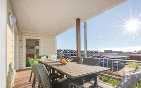 Four-Bedroom Apartment in Dagebull